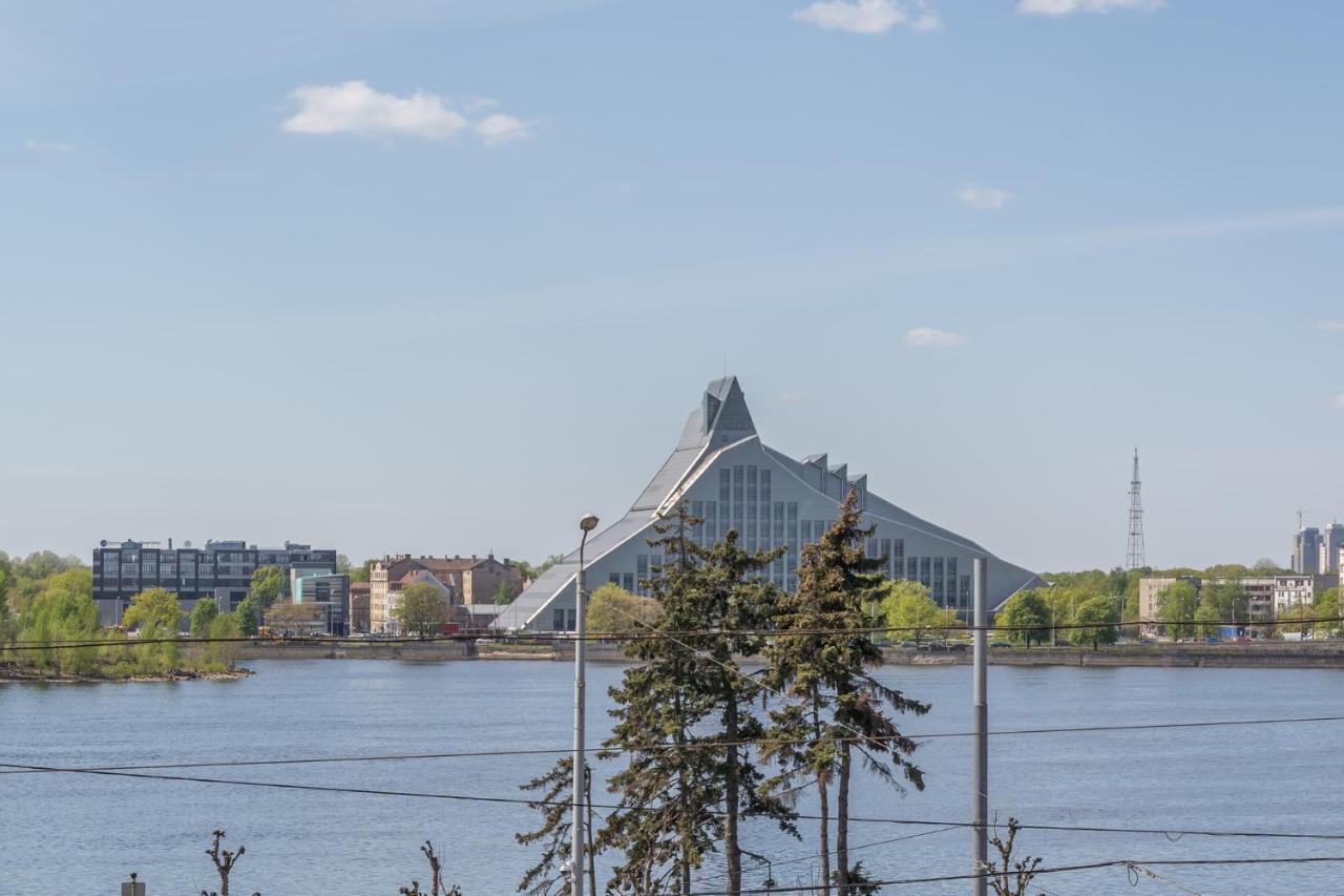 Cosy Studio With River View Riga Bagian luar foto